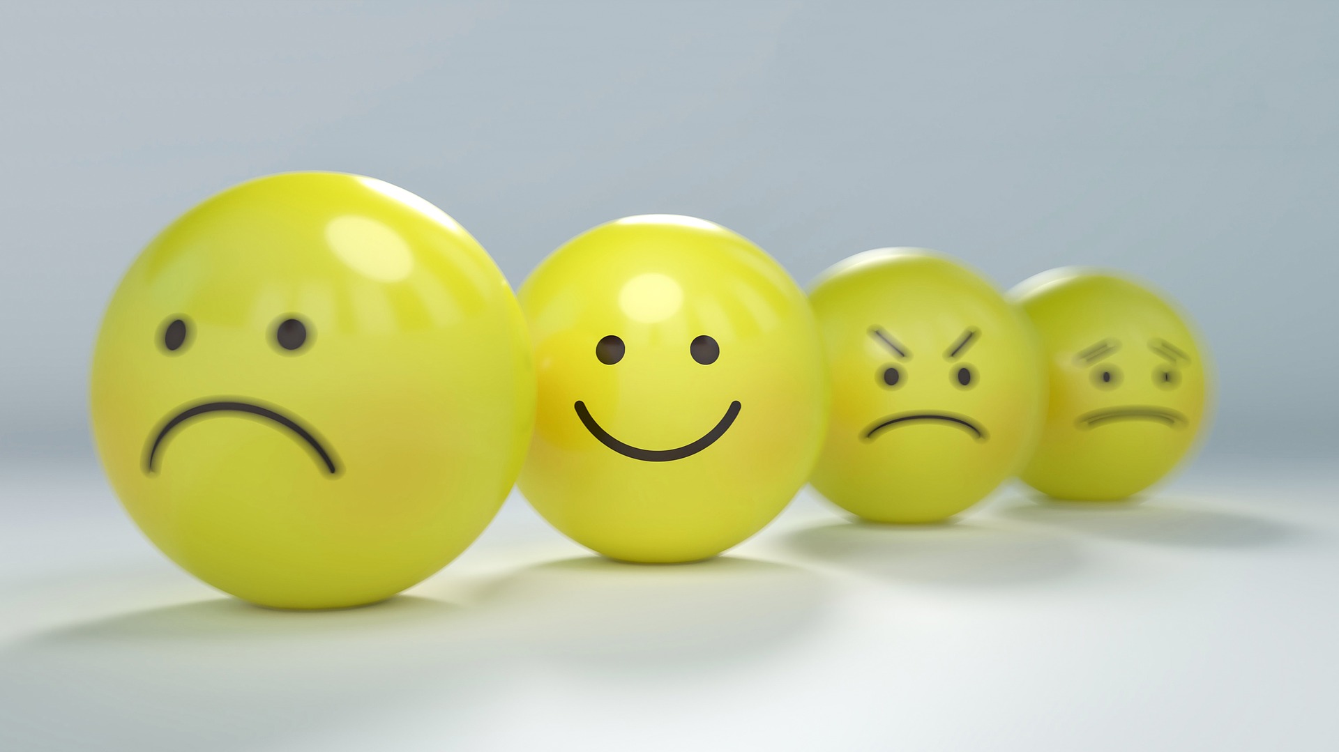 Kundenzufriedenheit kontinuierliche Feedbackprozesse Bälle mit Smileygesicht