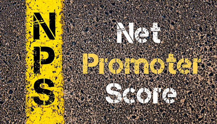 Auf der Straße steht NPS (Net Promoter Score) geschrieben.