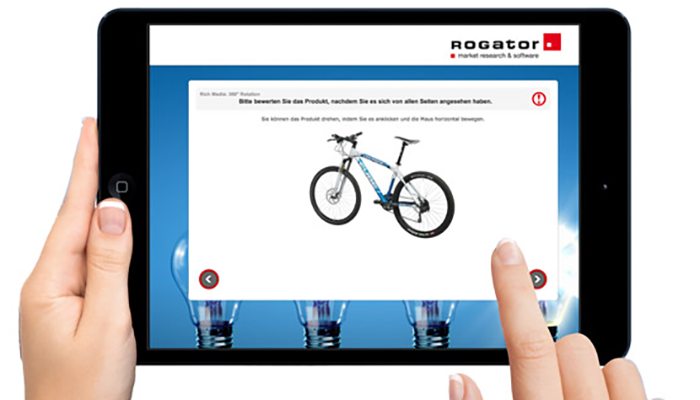 Eine Person bewertet das Produkt Fahrrad auf einem Tablet, welches Teil der Produktforschung ist.